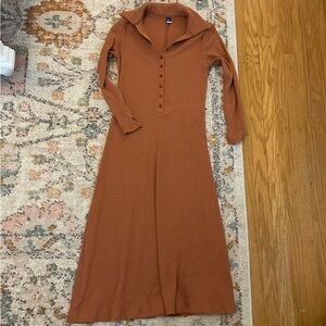 Old Navy Long-Sleeve Ribbed Henley Dress in Rust Brown